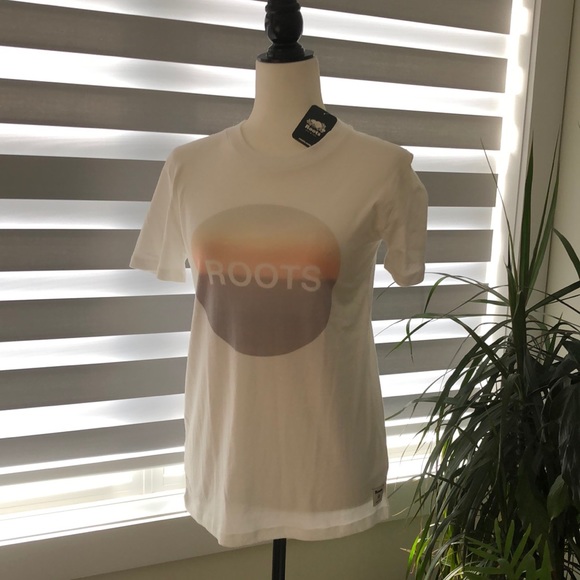 Roots Tops - Roots Quality Ladies T-Shirt Size Sm. NWT Crisp White Sunset Horizon T-shirt
